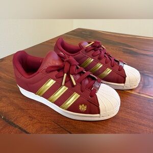 Adidas Women Sneakers Big Kids Size 5 Superstar Burgundy Gold Metallic